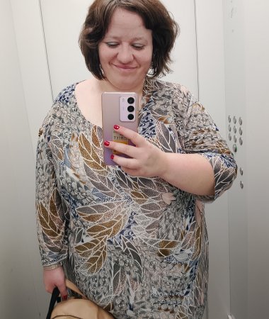 Viktoria, 33