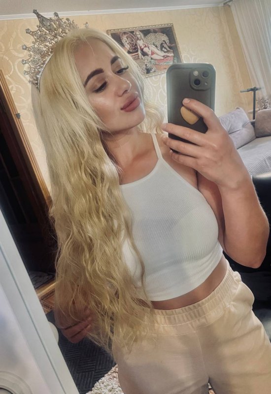 Viktoriia • 27 • Ukraine