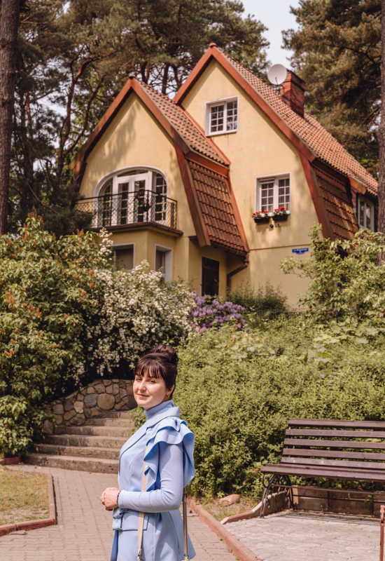 Hélène  • 35 • Russia