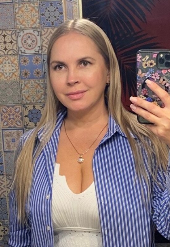 Alina • 38 • Kazakhstan