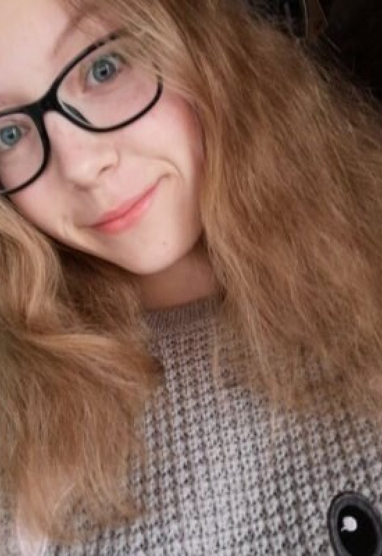 Olesia • 21 • Ukraine