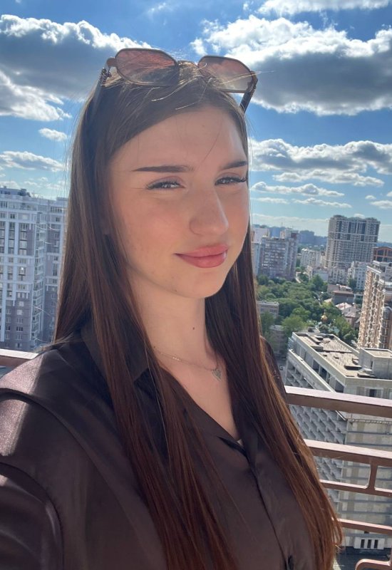 Anya • 25 • Ukraine 🇺🇦