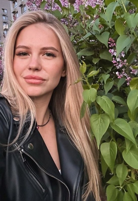 Olga • 35 • Ukraine
