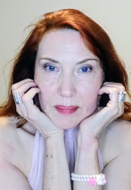 Elena • 58 • Suisse