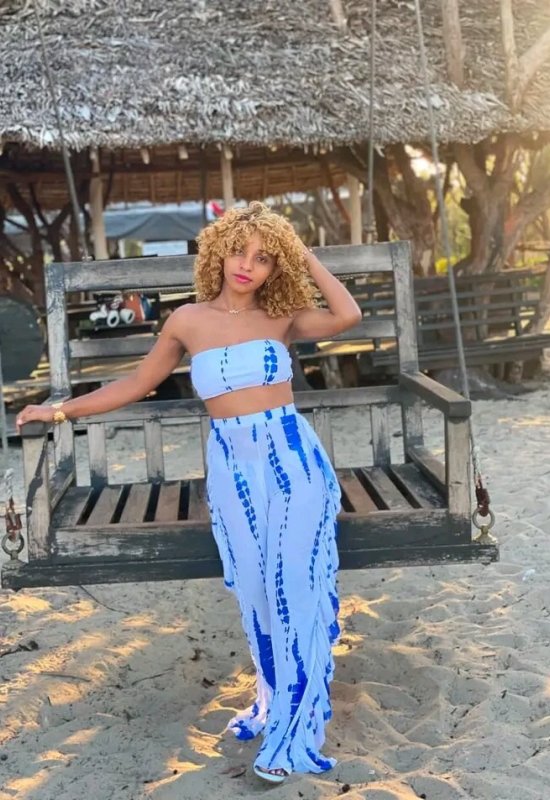 Lorie  • 35 • Madagascar