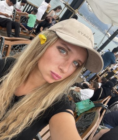 Anastasia, 35