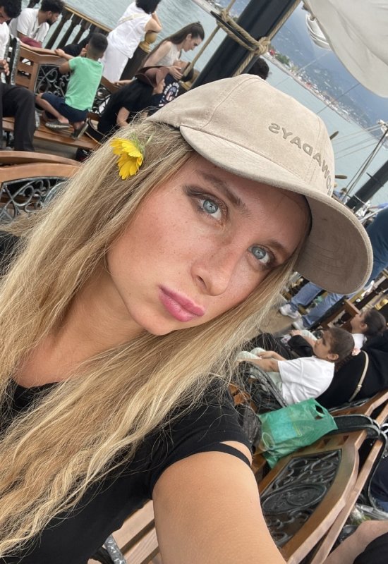 Anastasia • 35 • Germany