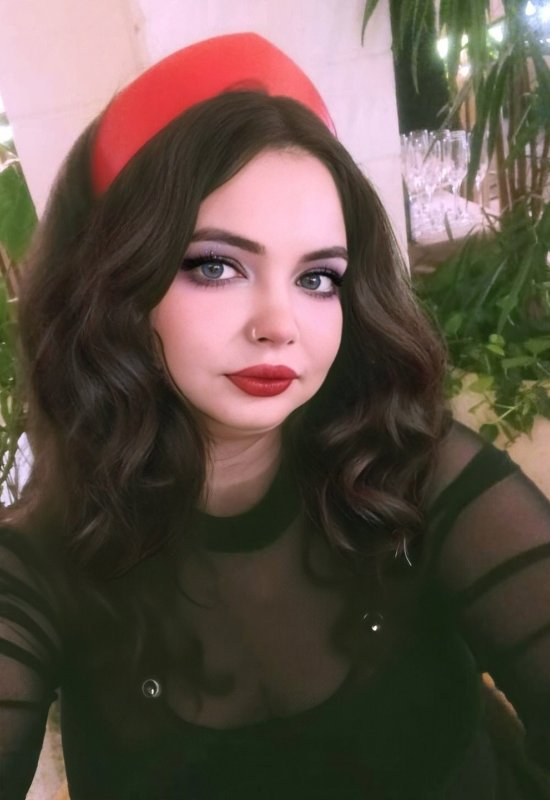 Yulia • 28 • Russie