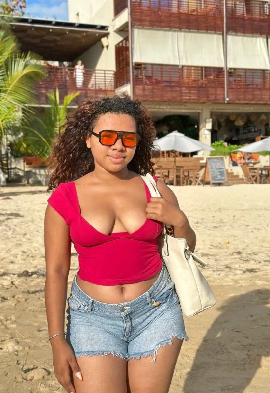 Marina • 25 • Madagascar