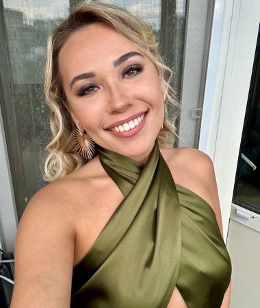 Oxana, 30