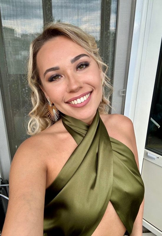Oxana • 30 • Denmark