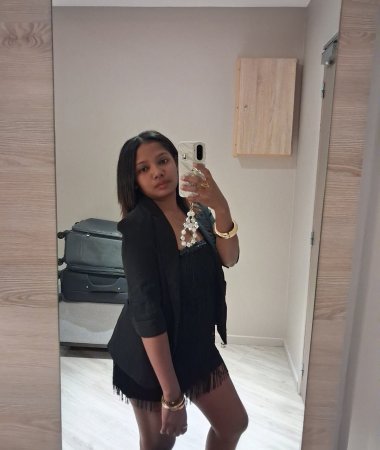 Sandra, 24