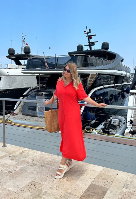 Ekaterina • 39 • Russia