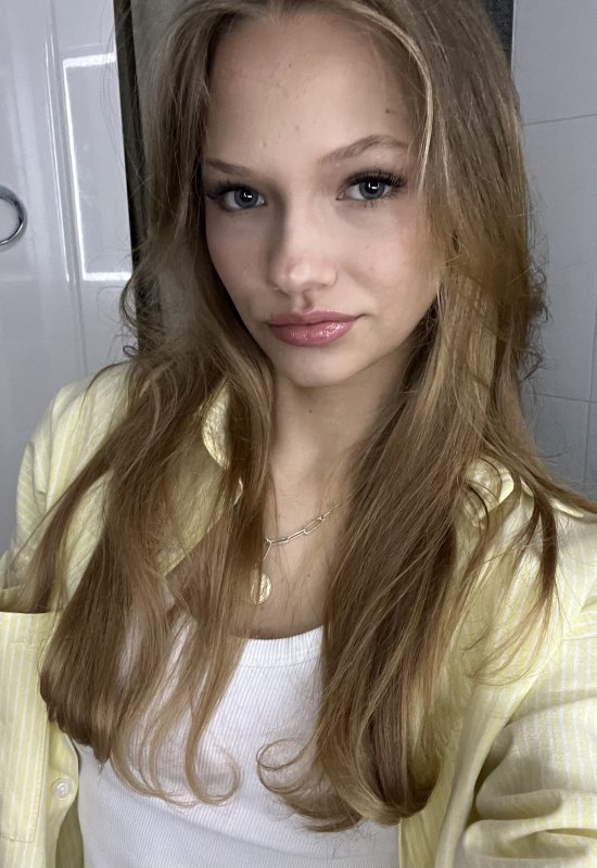 Milana • 18 • Russia