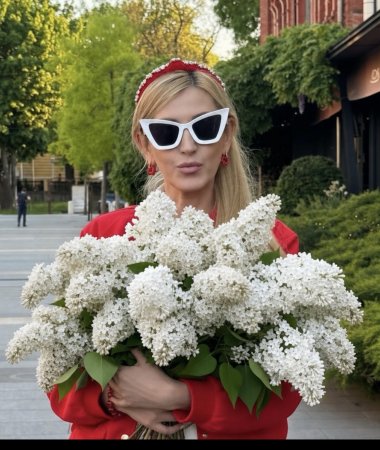 Olga, 43