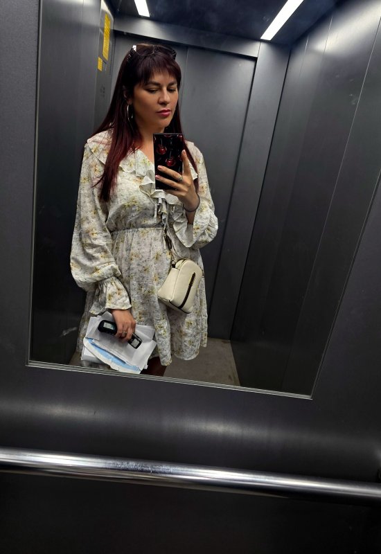 Elena • 35 • Russia