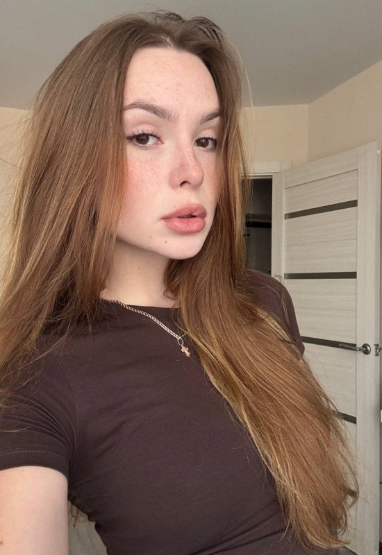 Inessa • 27 • Russie