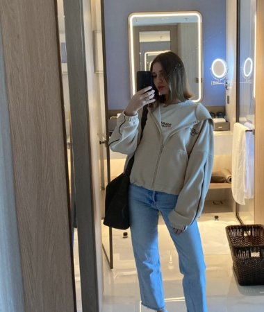 Elena, 25