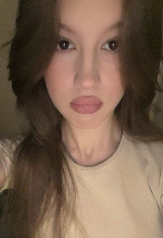 Evelinna • 18 • Brésil