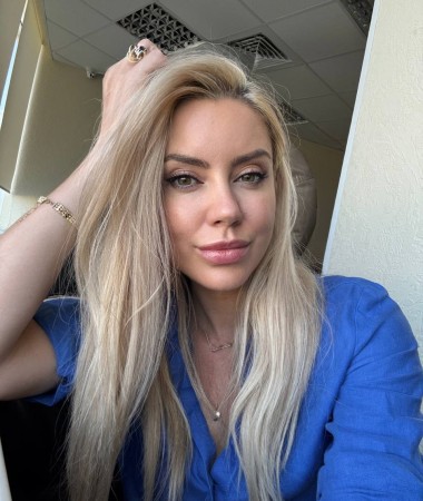 Alina, 39