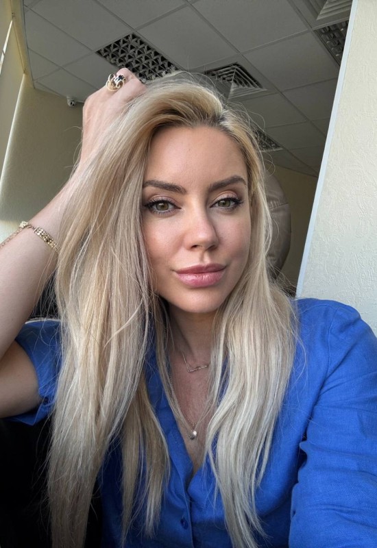 Alina • 39 • Ukraine