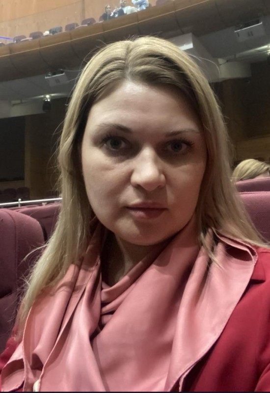 Svetlana • 43 • Russie