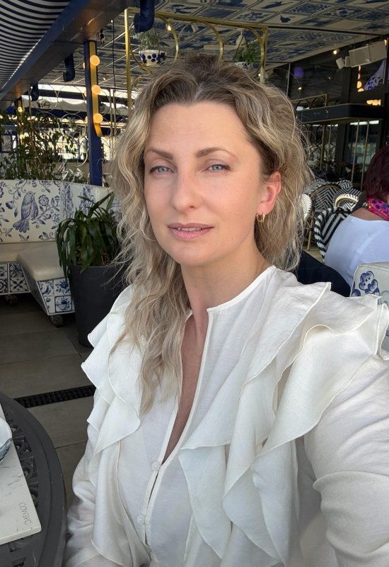 Olga • 42 • Spain