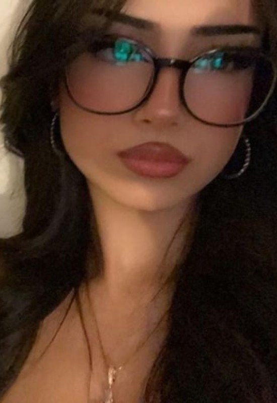 Michelle • 19 • France