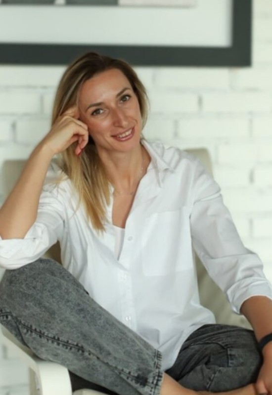 Jane • 36 • Ukraine