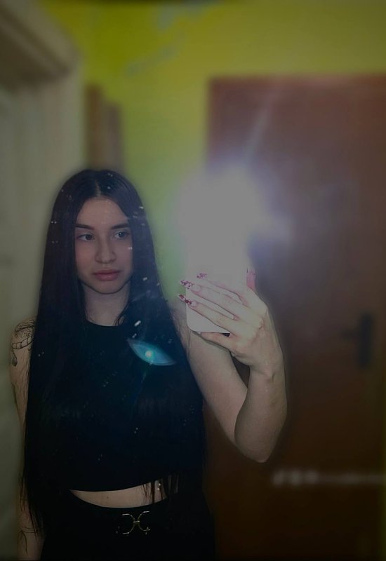 Lana • 21 • Ukraine