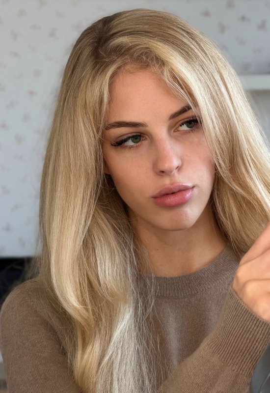 Vika • 20 • Ukraine