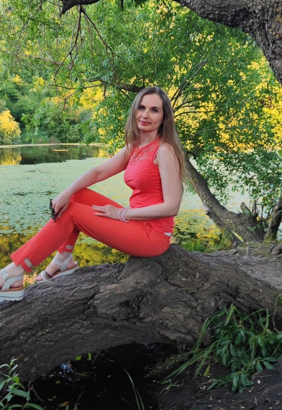 Marina • 41 • Russia