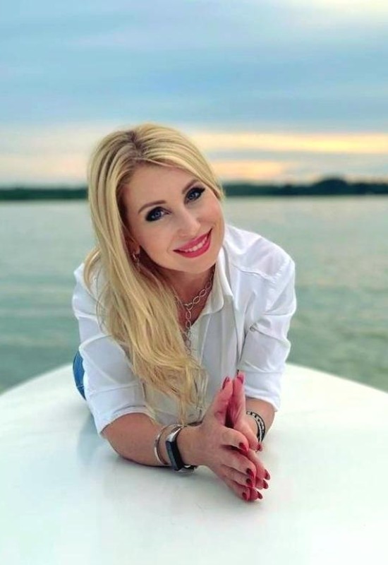 Svetlana  • 38 • Russia