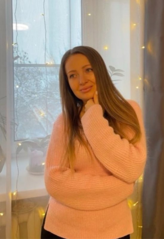 Elena • 38 • Russie