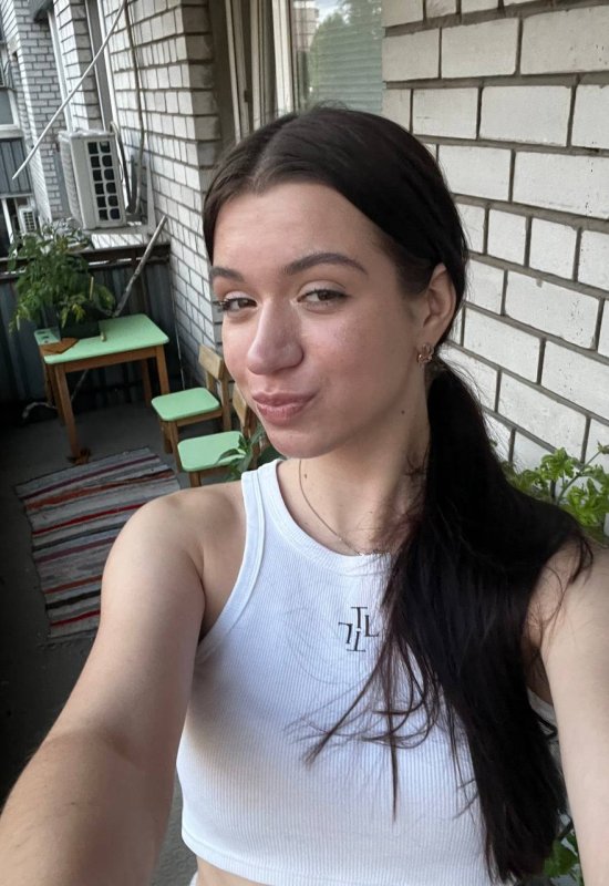 Yeseniia • 26 • Ukraine