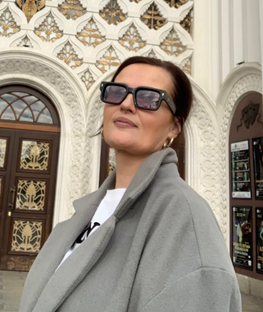 Natali, 52