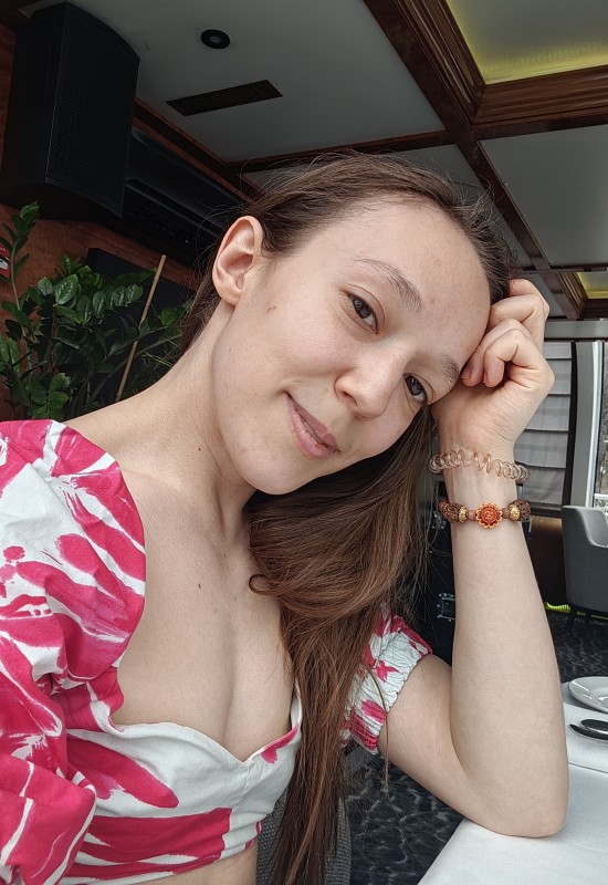 Alana • 27 • Russie