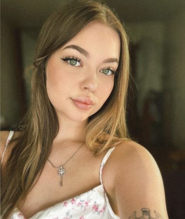 Valeria, 20