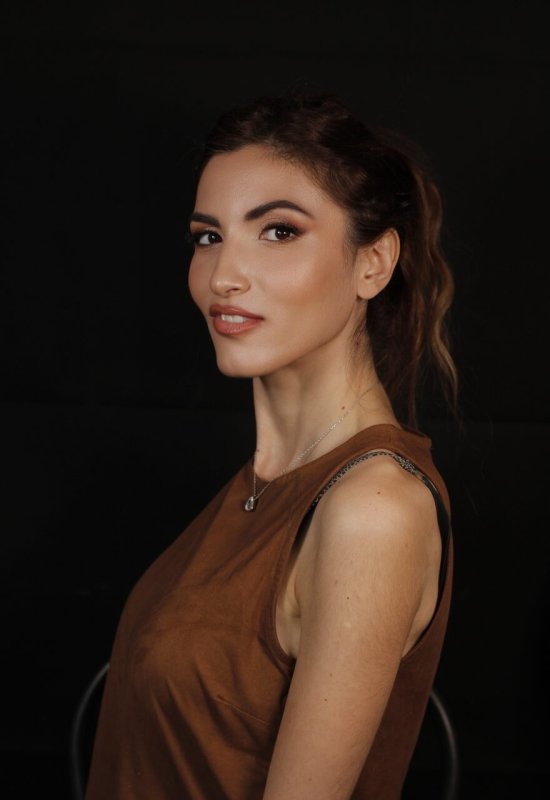 Irina • 37 • France