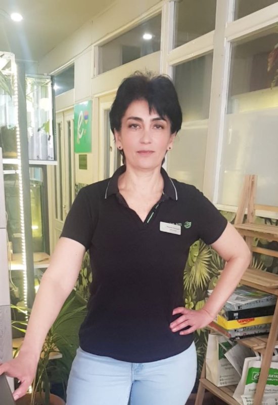 Nana • 53 • Armenie