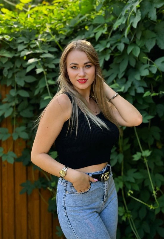 Victoria  • 29 • Ukraine