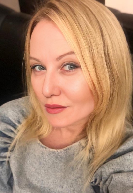 Anna • 46 • Росія