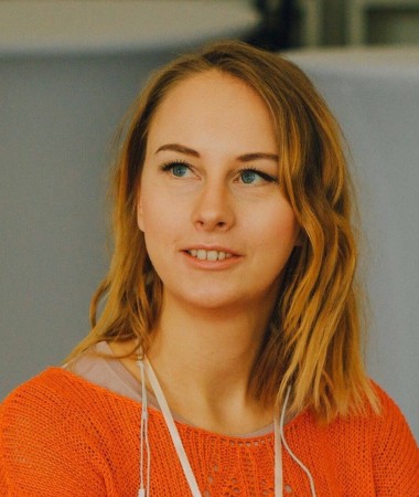 Eva, 39