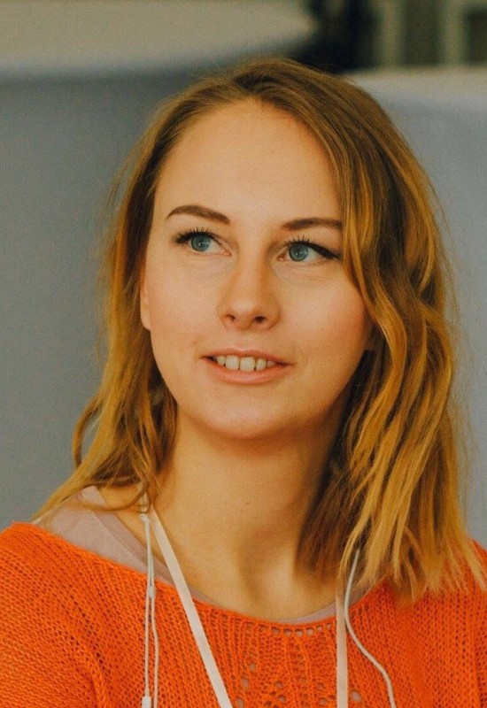 Eva • 39 • Netherlands