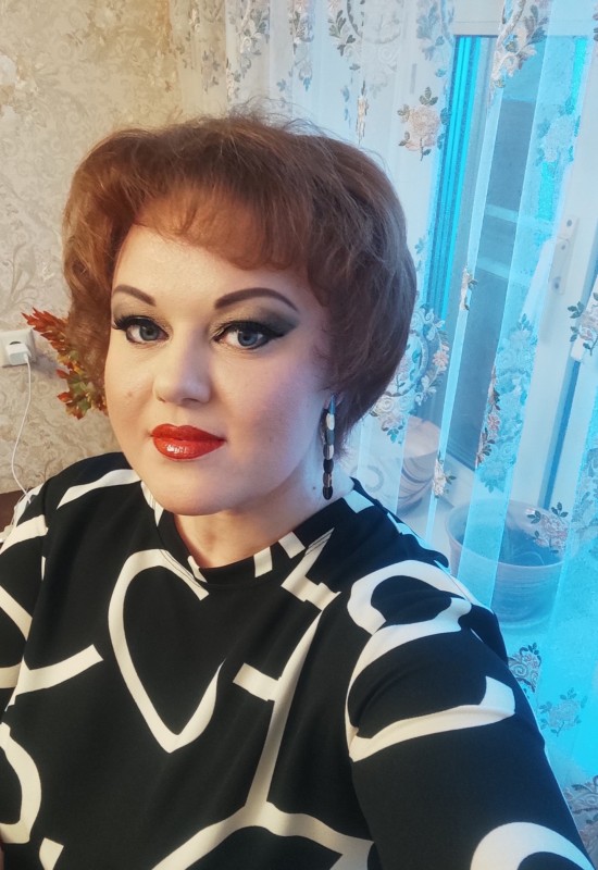 Lana • 45 • Russia