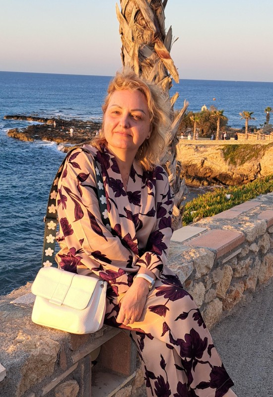 Diana • 50 • Ukraine