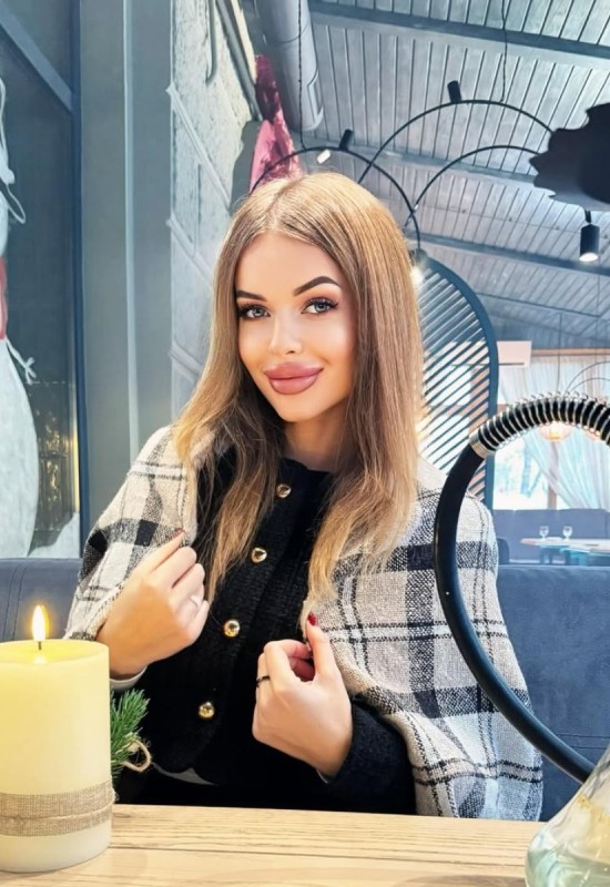 Lili • 36 • Ukraine