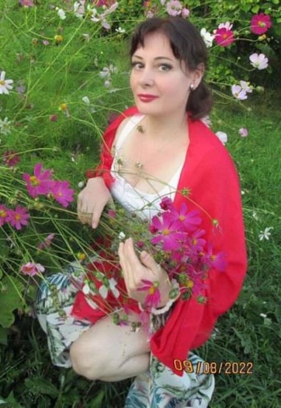 Atina • 40 • Russia