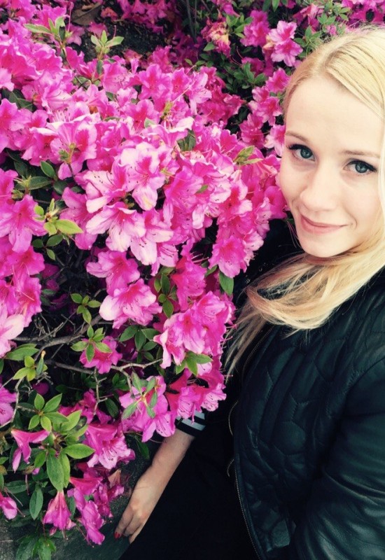 Polina • 41 • Russia