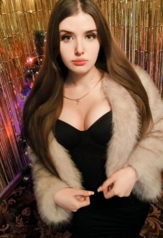 Irina • 19 • Russie